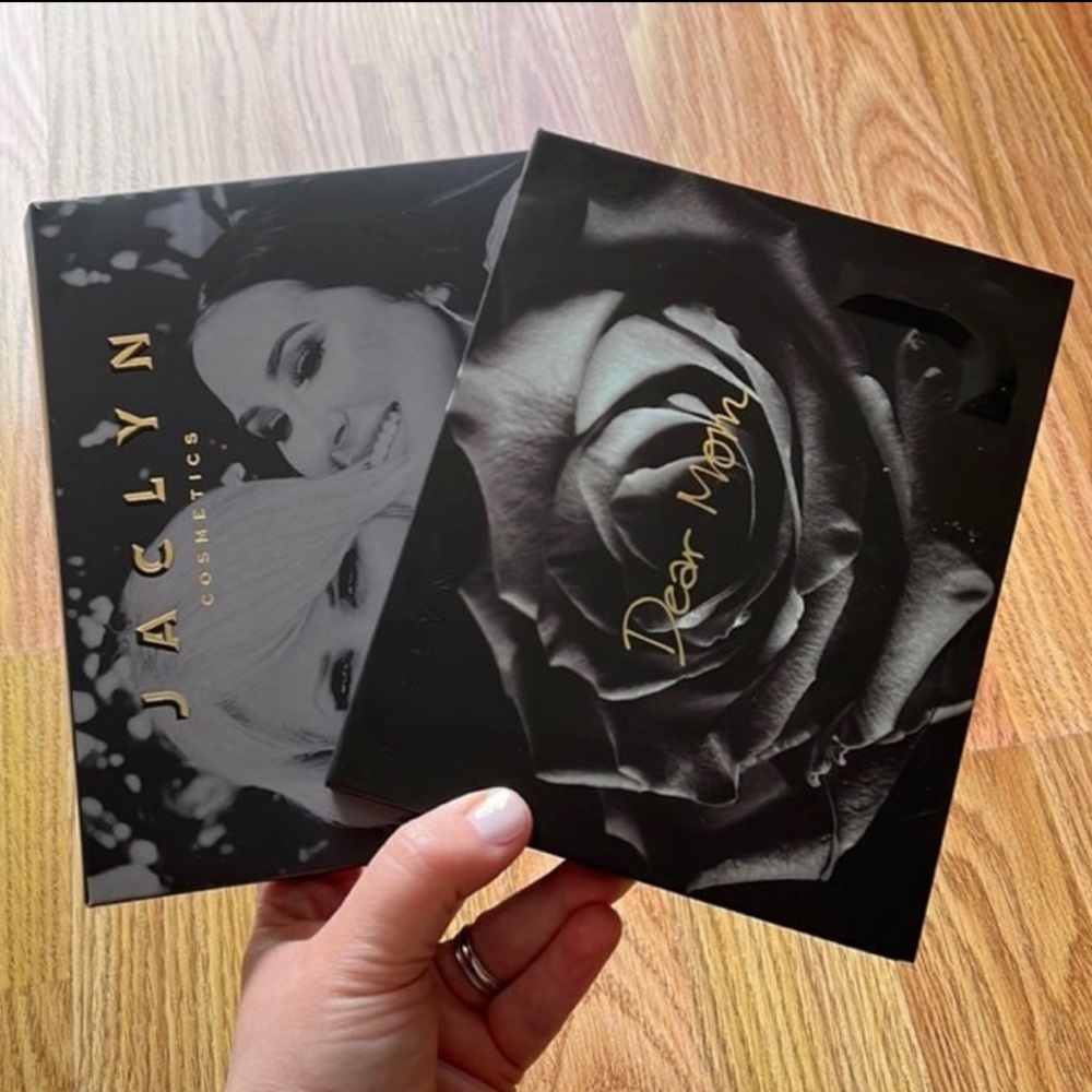 Jaclyn Cosmetics - Dear Mom Eyeshadow Palette